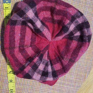 Burberry raspberry beret